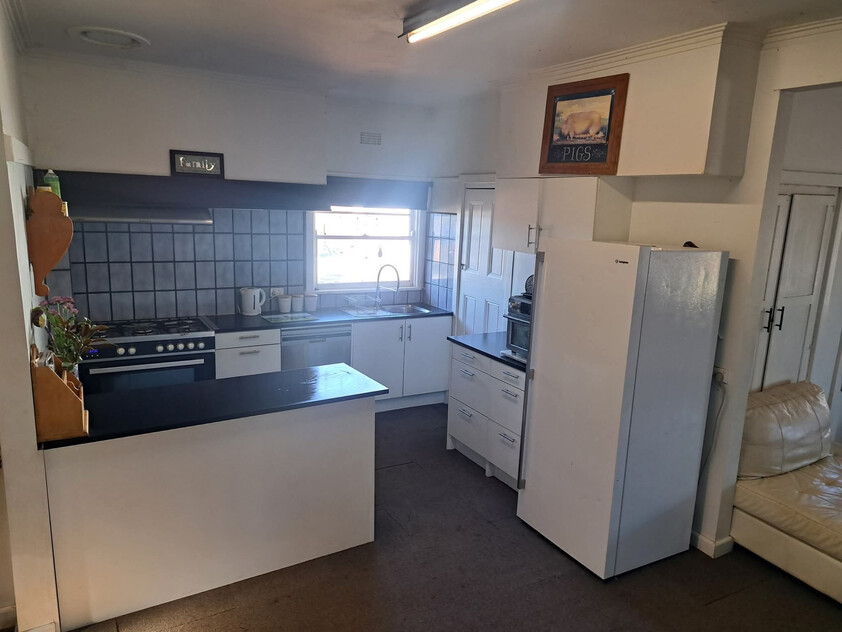 Spacious Hobby Farm on 28 Acres 10 Minutes from Donald