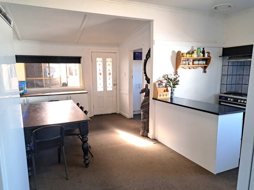 Spacious Hobby Farm on 28 Acres 10 Minutes from Donald