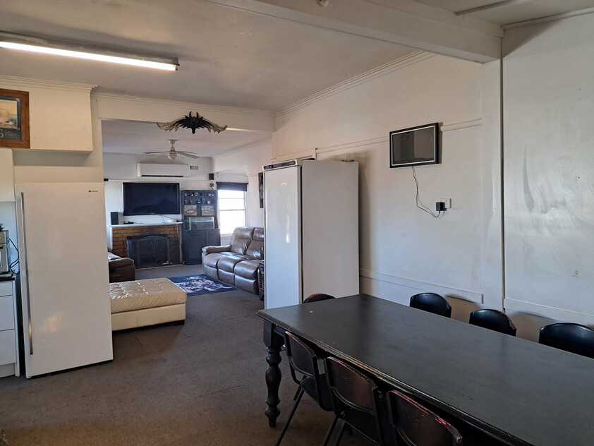 Spacious Hobby Farm on 28 Acres 10 Minutes from Donald