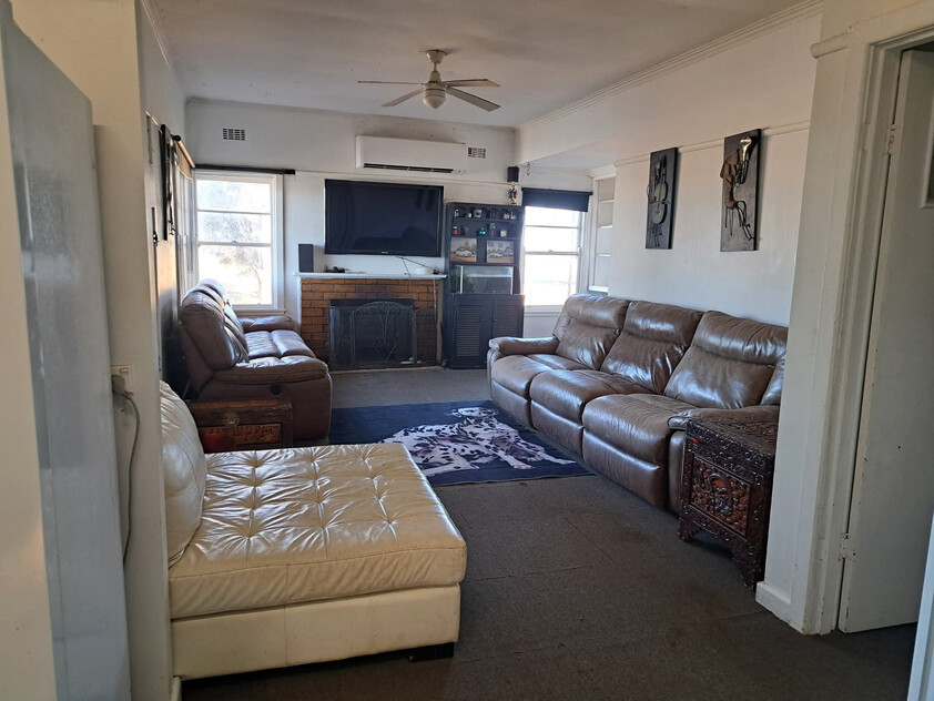 Spacious Hobby Farm on 28 Acres 10 Minutes from Donald
