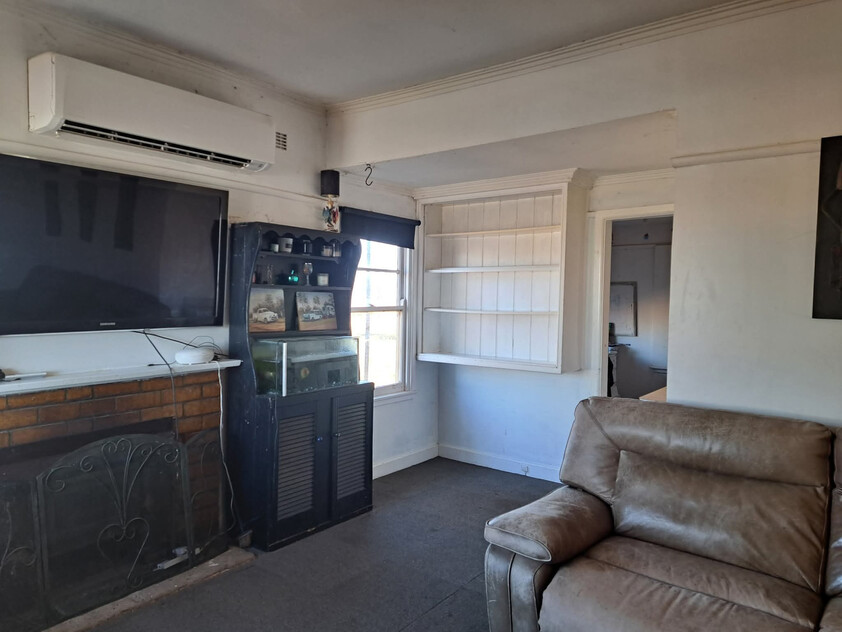 Spacious Hobby Farm on 28 Acres 10 Minutes from Donald