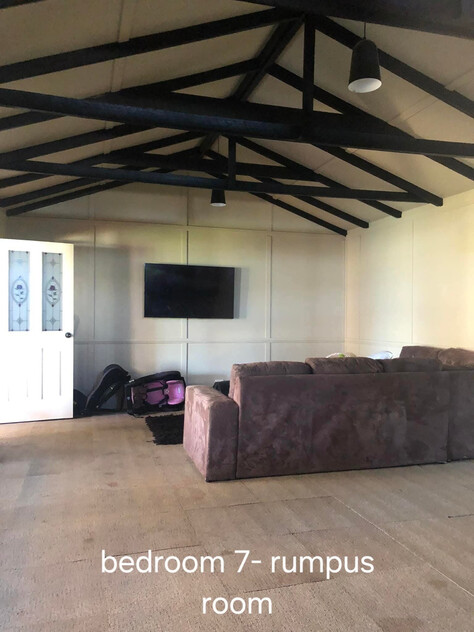 Spacious Hobby Farm on 28 Acres 10 Minutes from Donald