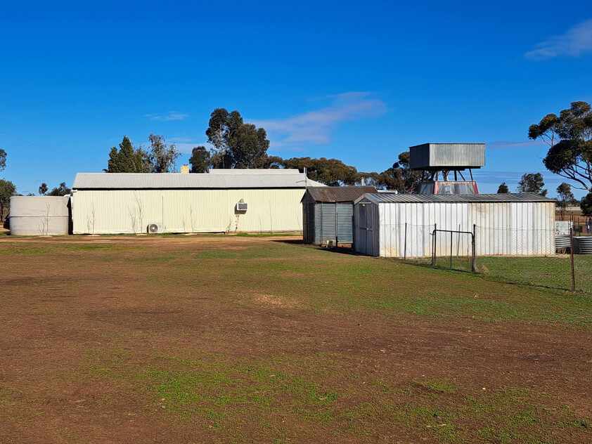 Spacious Hobby Farm on 28 Acres 10 Minutes from Donald