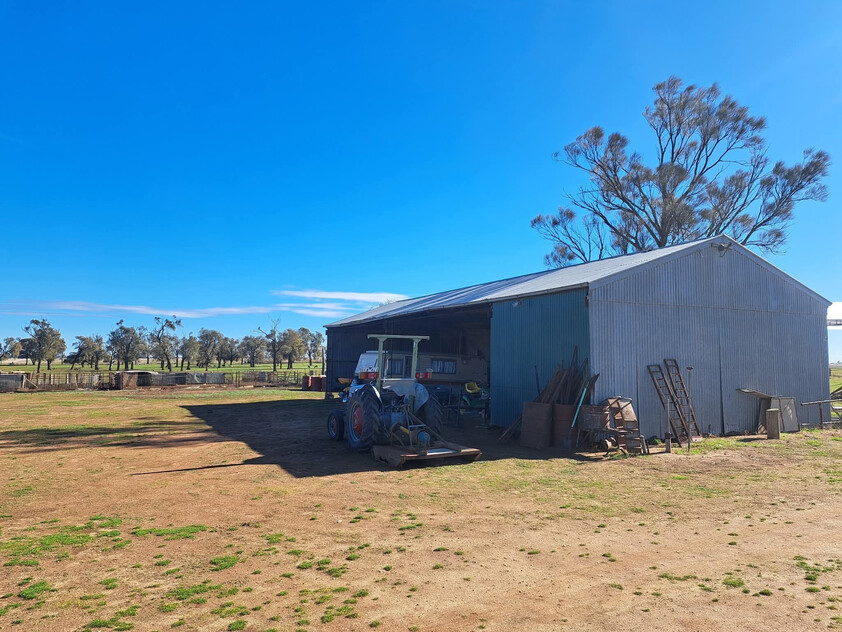 Spacious Hobby Farm on 28 Acres 10 Minutes from Donald