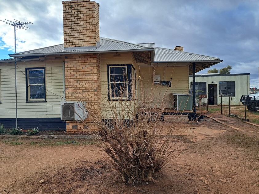 Spacious Hobby Farm on 28 Acres 10 Minutes from Donald