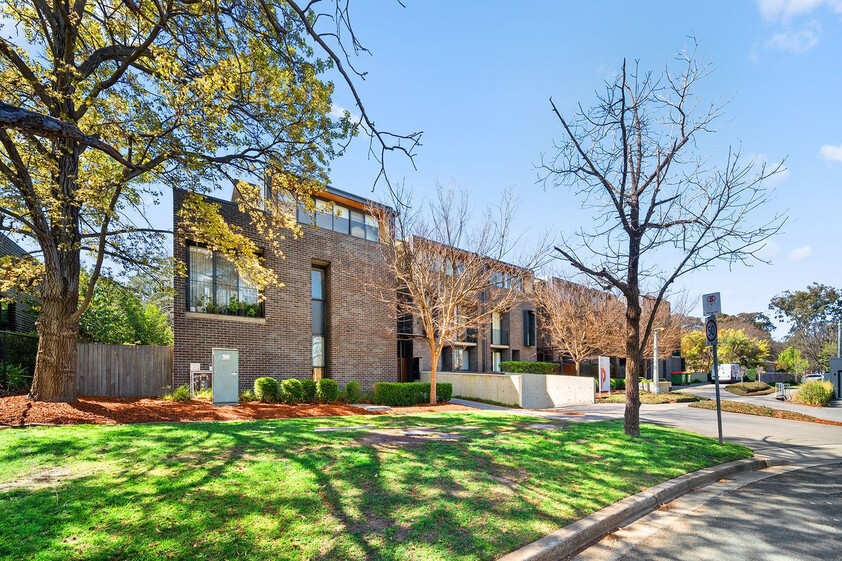 Lowanna St - architectural award winning apartment