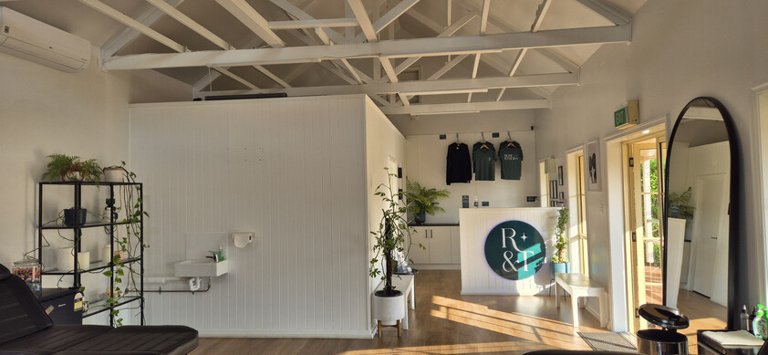 96m2 Retail Premises at The Village Green "Highfields Major Tourist Spot"