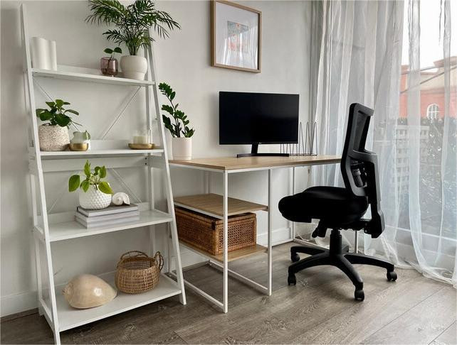 This superior quality as new one bedroom apartment is in the Heart of Glen Iris