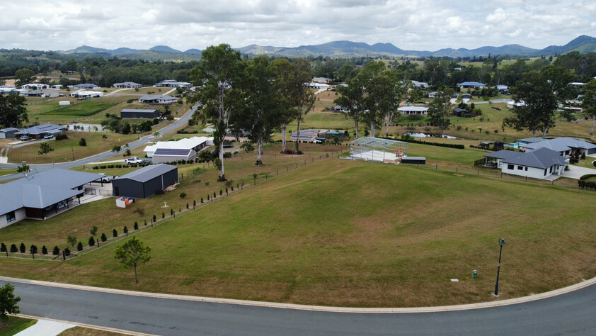 The Last Block in Highland Court - 4262m with Views and Room to Build your Dream.