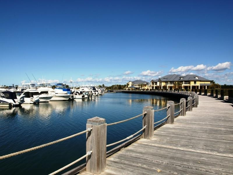 Unique Waterfront land , 22 meter pontoon