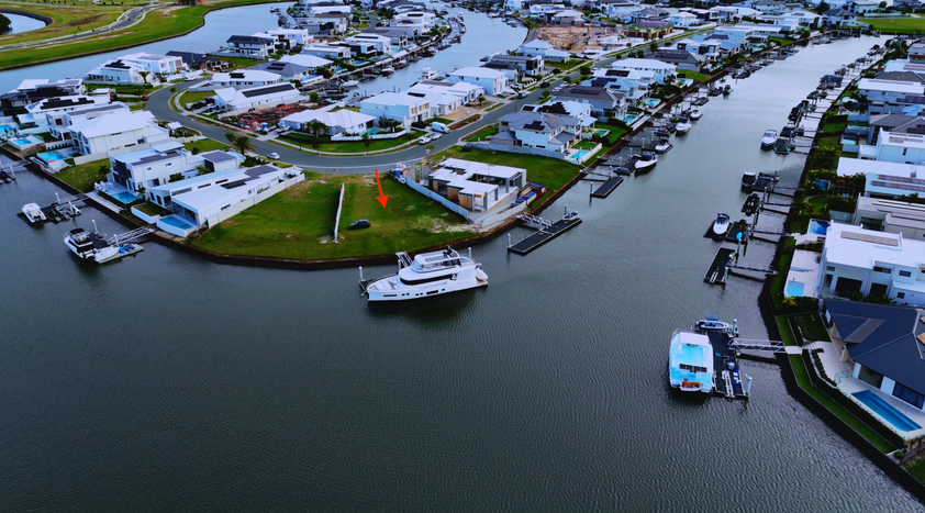 Unique Waterfront land , 22 meter pontoon