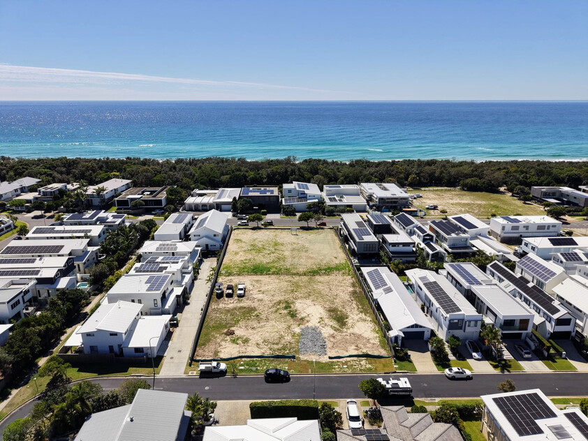 Prime beachside land Cylinders Drive - Titles Approved