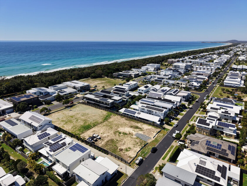 Prime beachside land Cylinders Drive - Titles Approved
