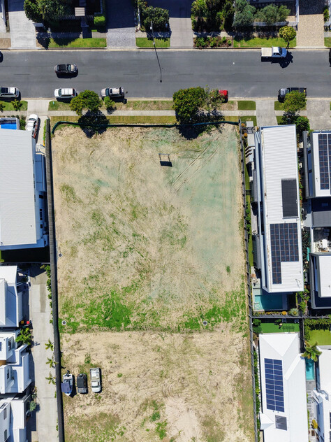 Prime beachside land Cylinders Drive - Titles Approved
