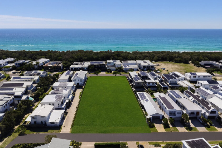 Prime beachside land Cylinders Drive - Titles Approved