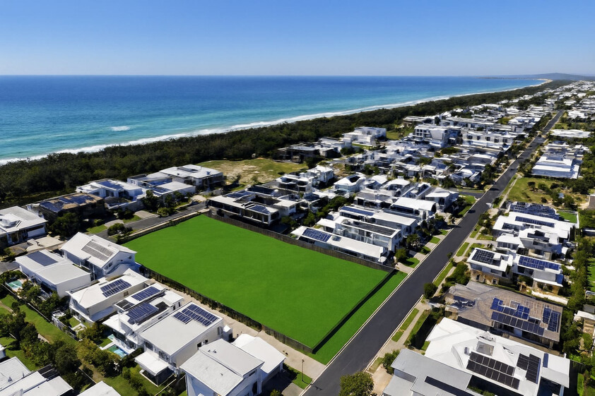Prime beachside land Cylinders Drive - Titles Approved