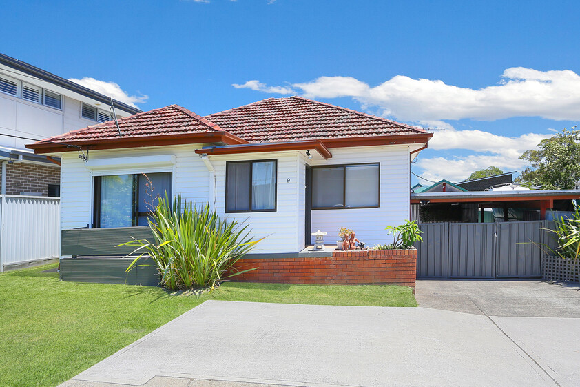 Endless Possibilities: Spacious Family Home with Granny Flat & Studio in Caringbah North or Renovators Dream with Dual Occupancy Potential.
