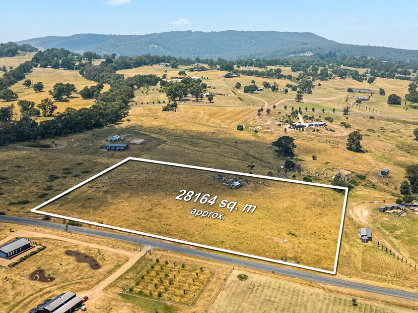 Spectacular High Country Mountain Views in a Rural Living Zone!