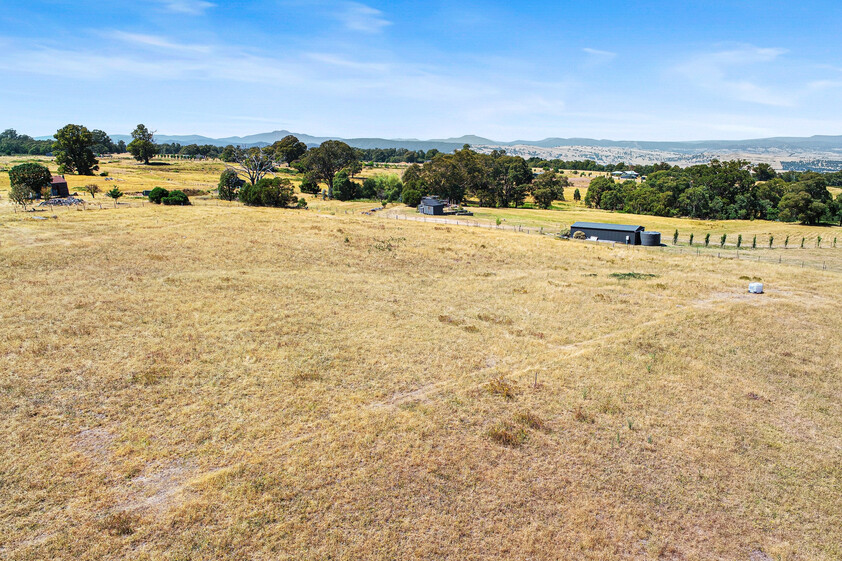 Spectacular High Country Mountain Views in a Rural Living Zone!