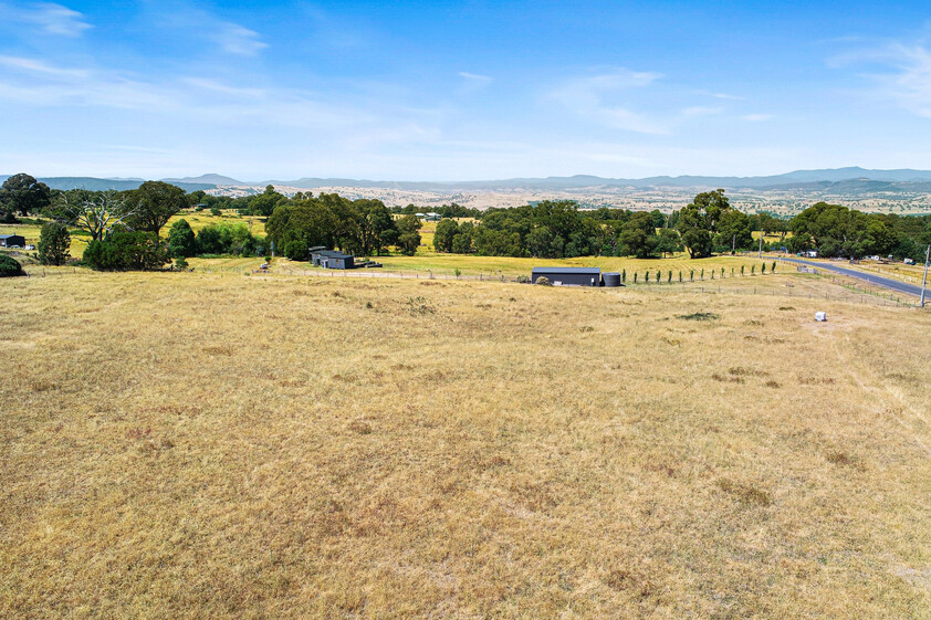 Spectacular High Country Mountain Views in a Rural Living Zone!