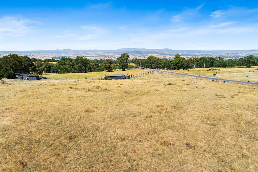 Spectacular High Country Mountain Views in a Rural Living Zone!