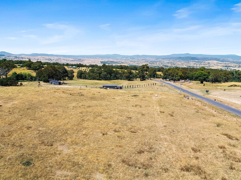 Spectacular High Country Mountain Views in a Rural Living Zone!