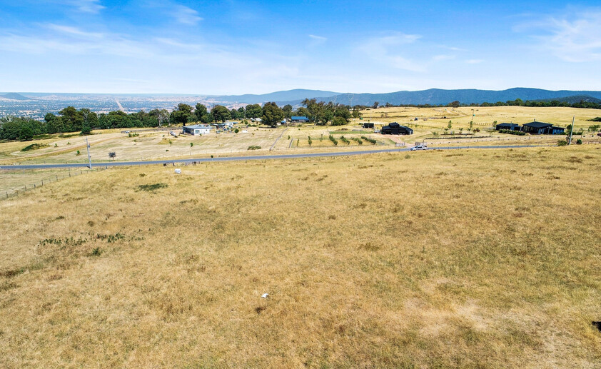 Spectacular High Country Mountain Views in a Rural Living Zone!