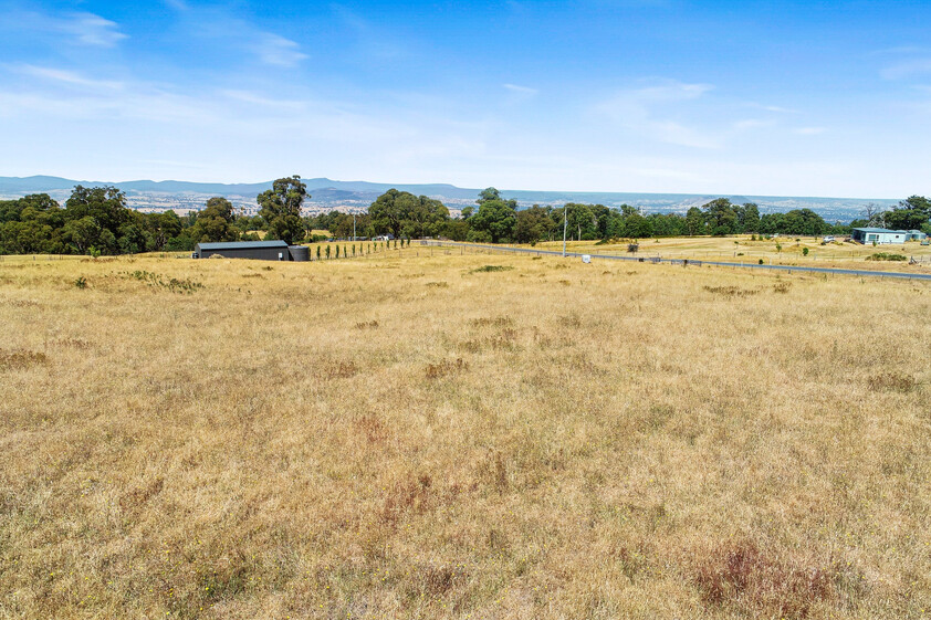 Spectacular High Country Mountain Views in a Rural Living Zone!