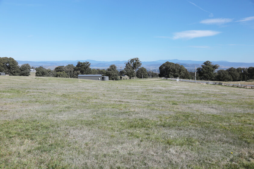 Spectacular High Country Mountain Views in a Rural Living Zone!