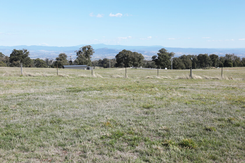 Spectacular High Country Mountain Views in a Rural Living Zone!