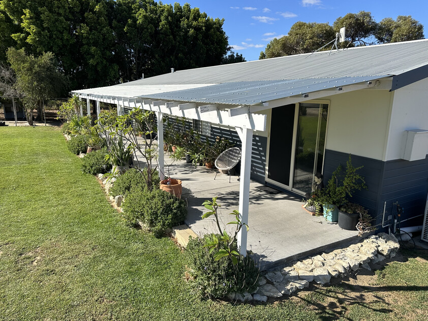 Modern Rural Retreat with Large Living, Massive Shed & Nature Reserve Outlook