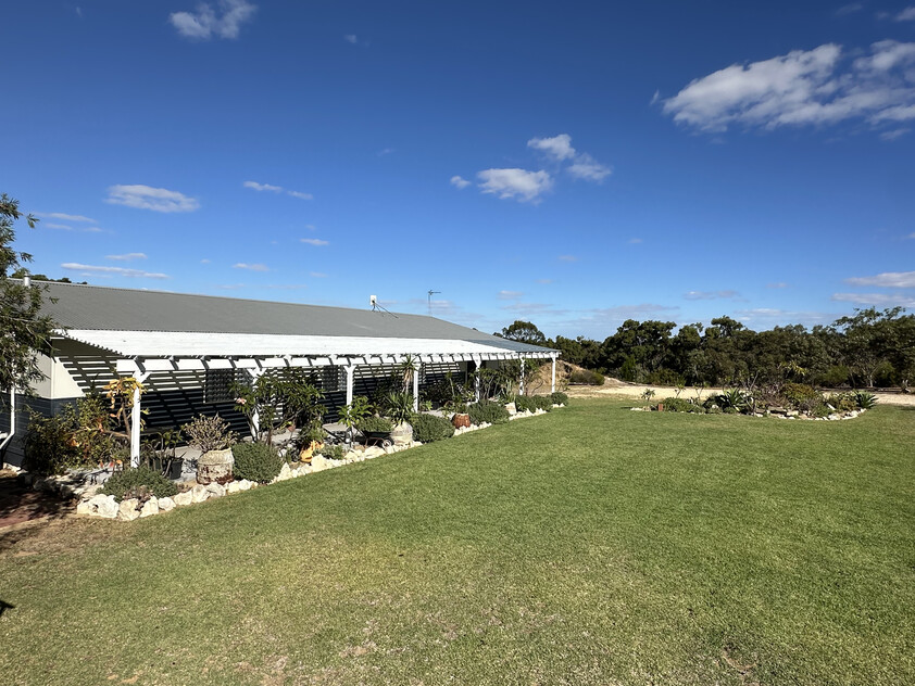 Modern Rural Retreat with Large Living, Massive Shed & Nature Reserve Outlook