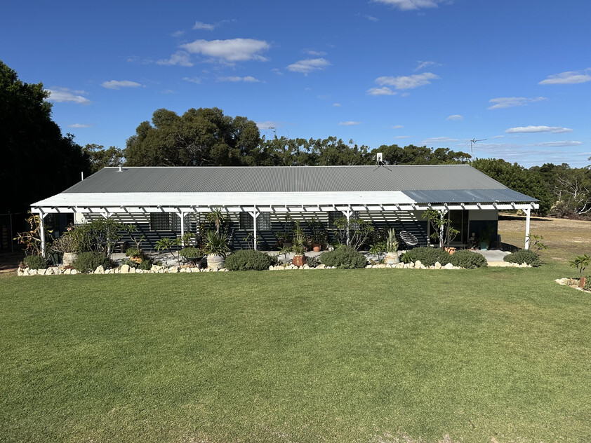 Modern Rural Retreat with Large Living, Massive Shed & Nature Reserve Outlook