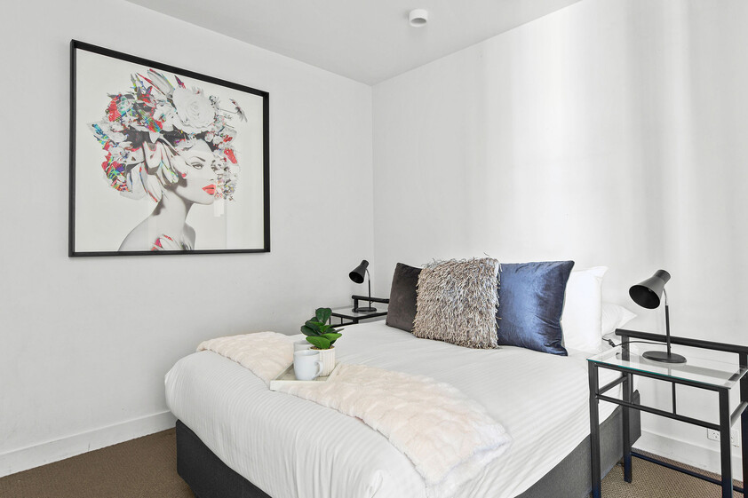 Stylish 2 bedroom CBD living with Car Park & Resort-Style Amenities
