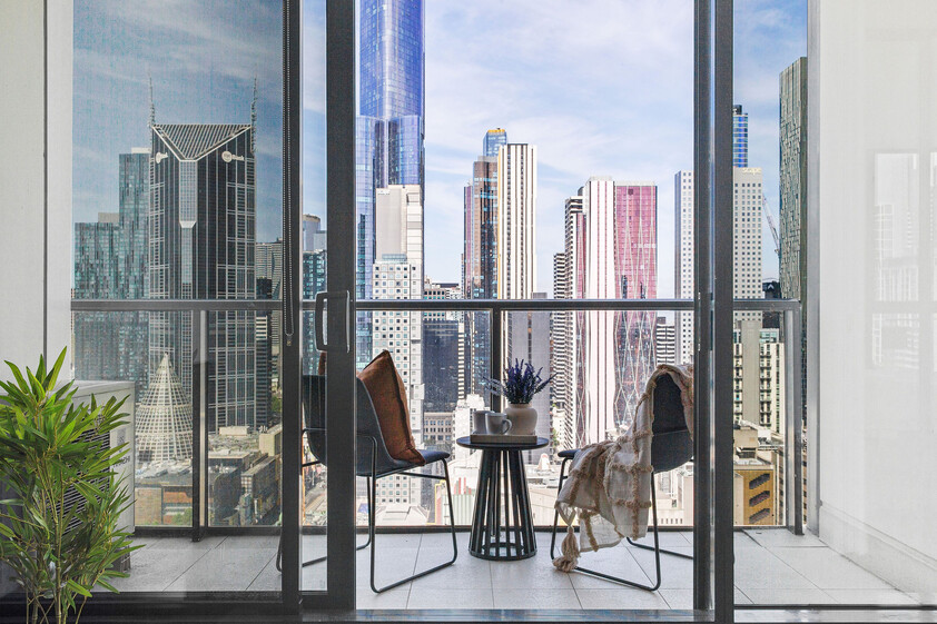 Stylish 2 bedroom CBD living with Car Park & Resort-Style Amenities