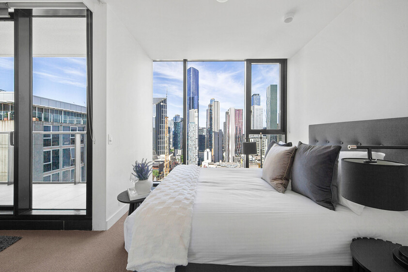 Stylish 2 bedroom CBD living with Car Park & Resort-Style Amenities