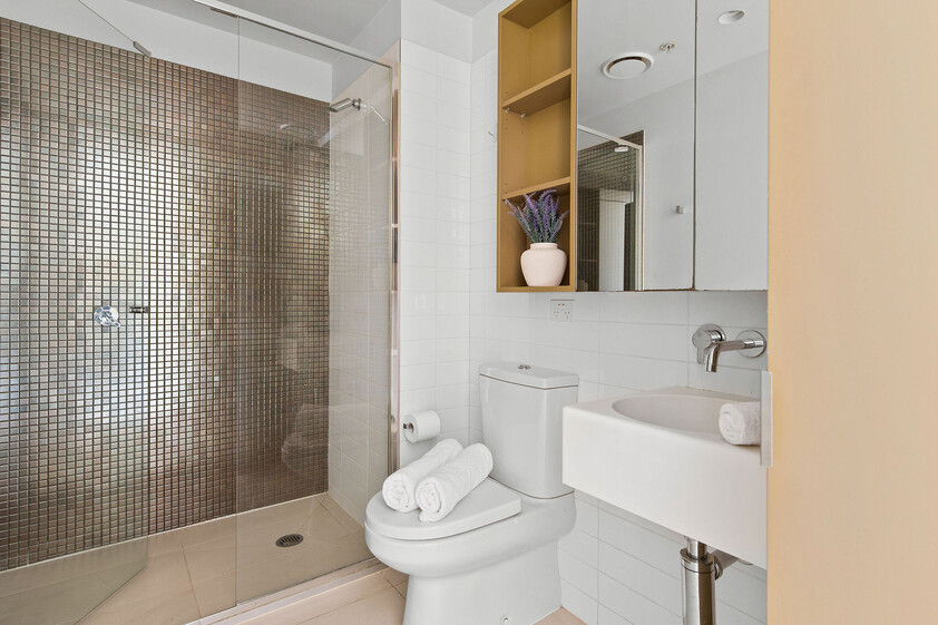 Stylish 2 bedroom CBD living with Car Park & Resort-Style Amenities