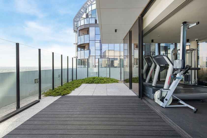 Stylish 2 bedroom CBD living with Car Park & Resort-Style Amenities