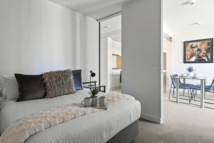 Stylish 2 bedroom CBD living with Car Park & Resort-Style Amenities