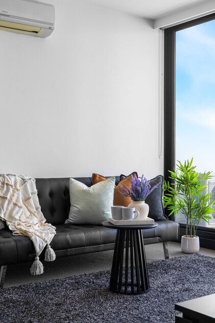 Stylish 2 bedroom CBD living with Car Park & Resort-Style Amenities