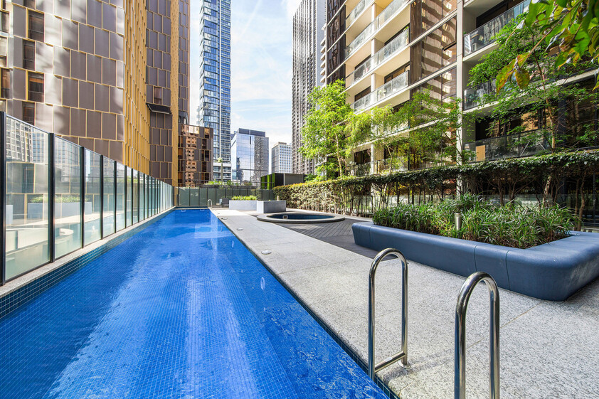 Stylish 2 bedroom CBD living with Car Park & Resort-Style Amenities