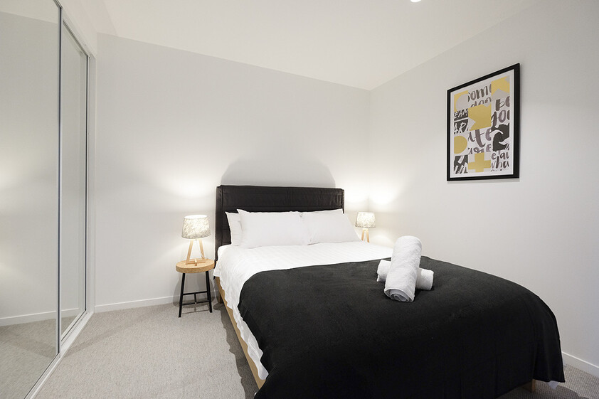 Modern 1 bedroom plus study apartment in heart of CBD