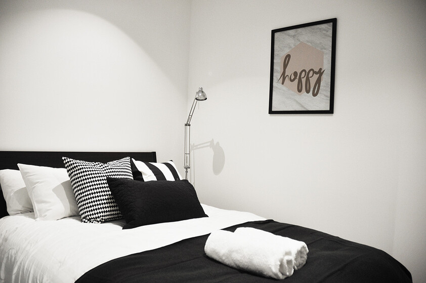 Modern 1 bedroom plus study apartment in heart of CBD