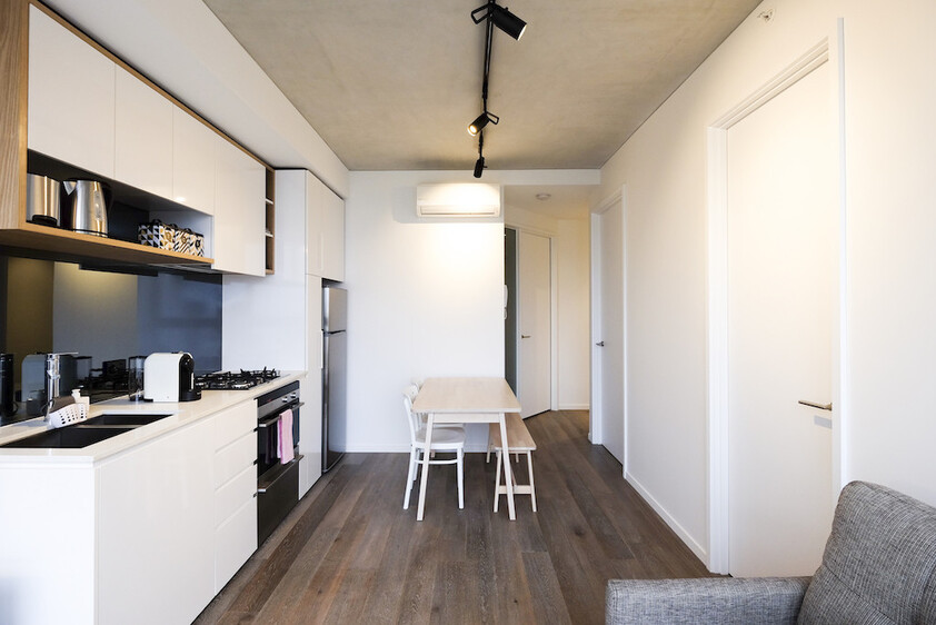 Modern 1 bedroom plus study apartment in heart of CBD