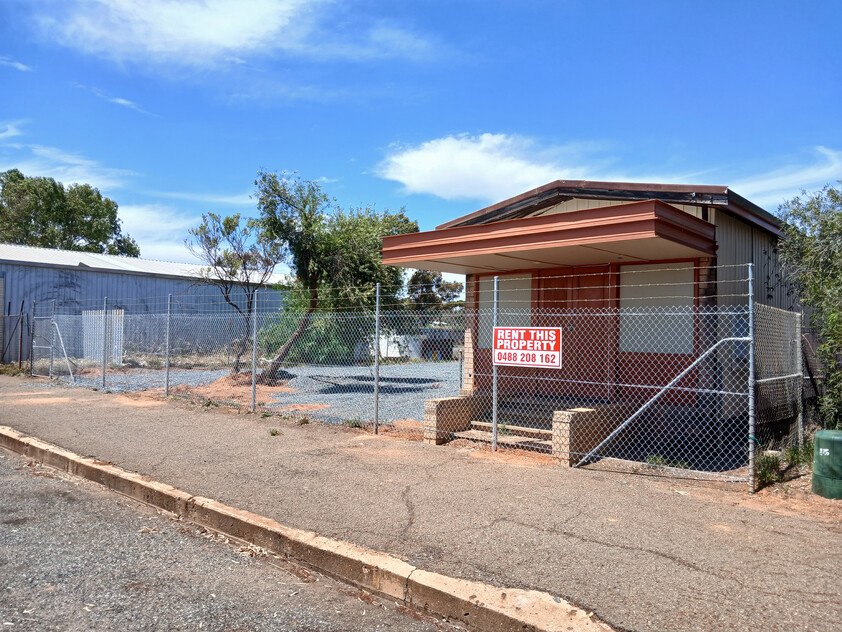 Fully fenced yard for rent