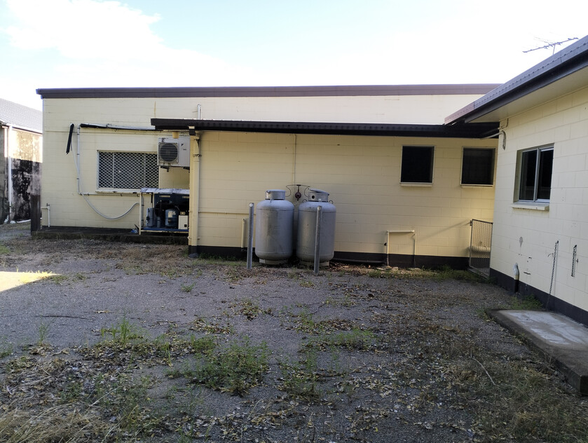Commercial Investment.PRIME PROPERTY for a PIZZA RESTAURANT ,ITALIAN RESTURANT,TA,And FROZEN MEALS.ETC.