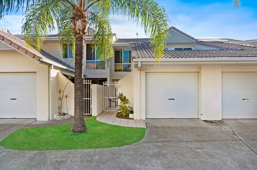 West facing Lakeside Townhouse + Resort Facilities