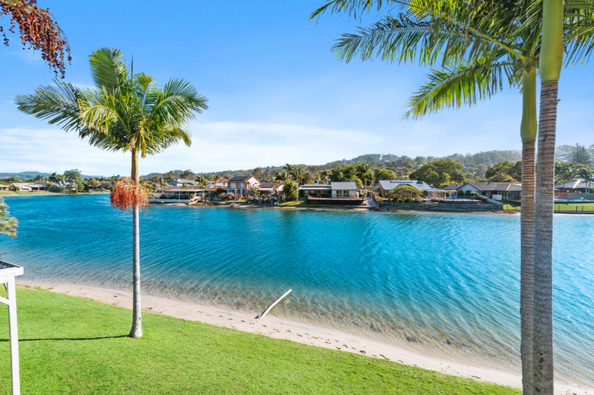 West facing Lakeside Townhouse + Resort Facilities