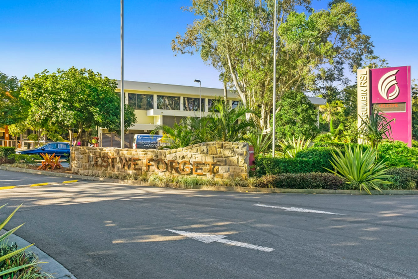 West facing Lakeside Townhouse + Resort Facilities