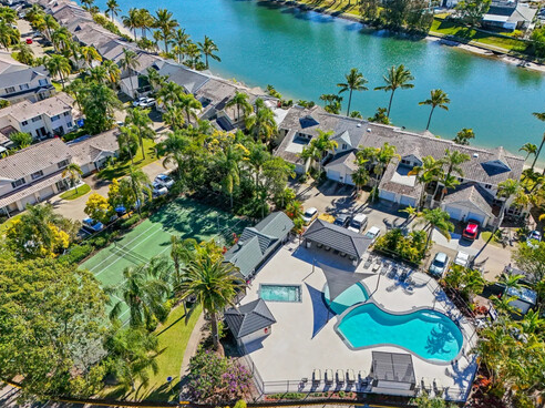 West facing Lakeside Townhouse + Resort Facilities